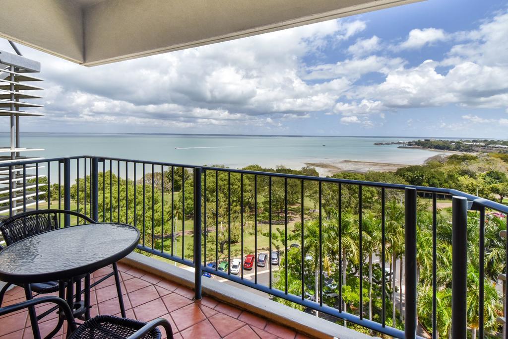 Mantra On The Esplanade Aparthotel Darwin Exterior photo
